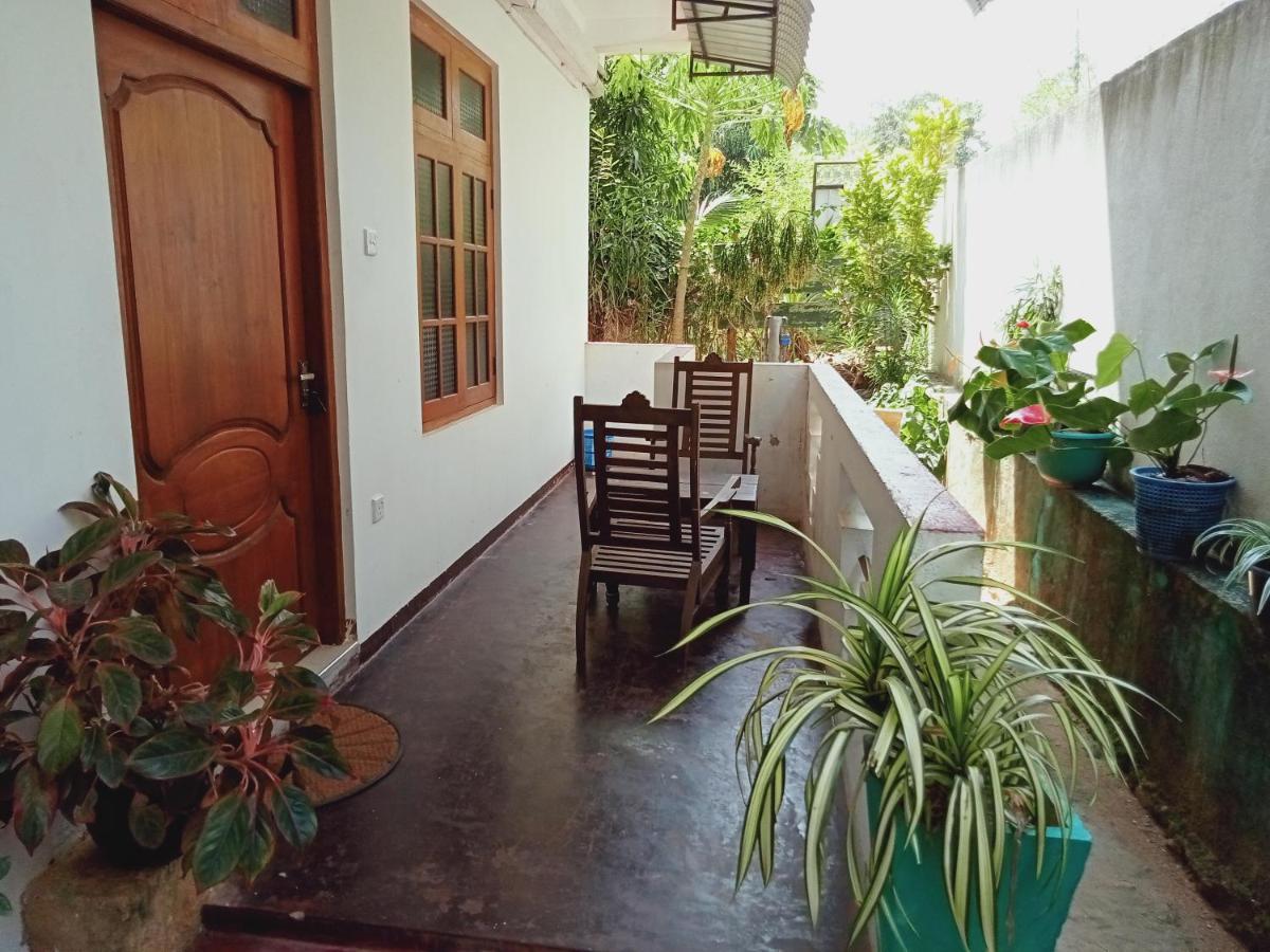 Deshan Homestay & Restaurant Tangalle Exterior photo